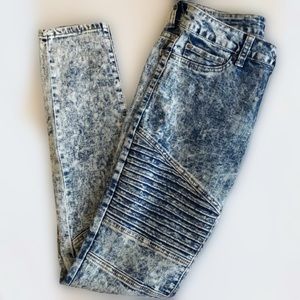 Stretchy jeans in Medium size